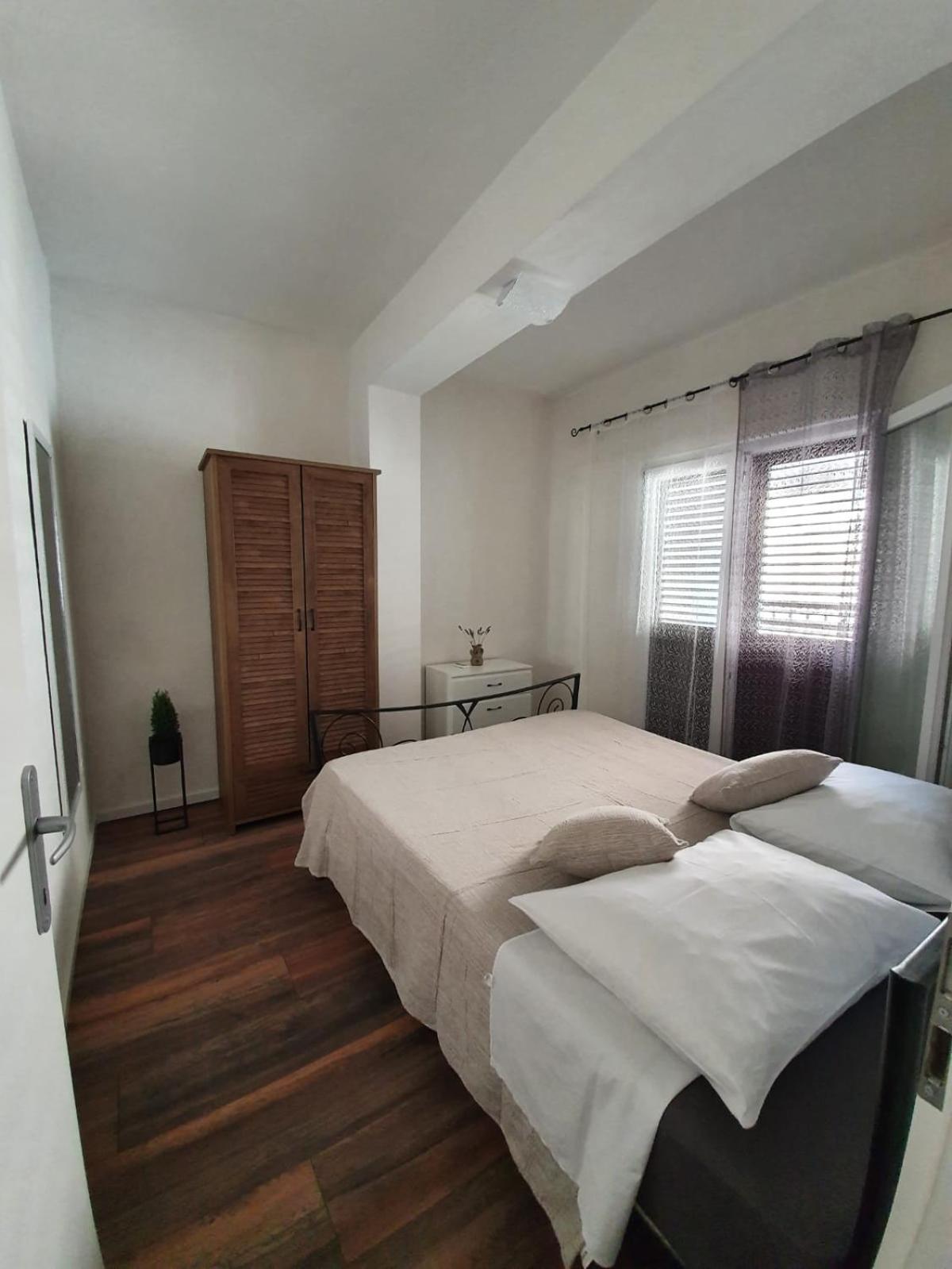 Apartments Kut Vis Pokoj fotografie